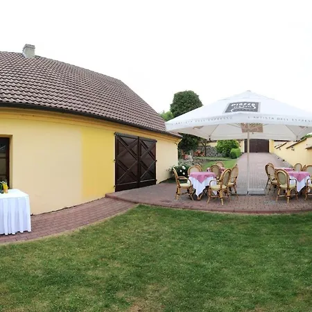 Penzion A Restaurace Nad Hradem *
