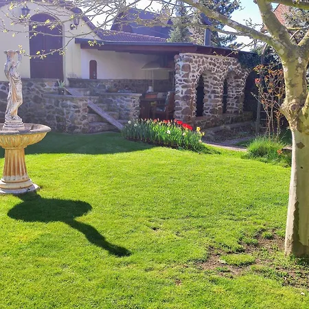 Penzion A Restaurace Nad Hradem *