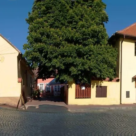 Affittacamere A Restaurace Nad Hradem *