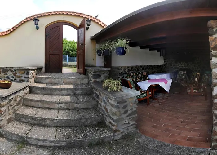 Penzion A Restaurace Nad Hradem *