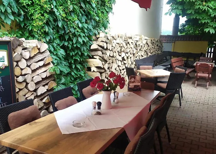 A Restaurace Nad Hradem Maison d'hôtes Křivoklát