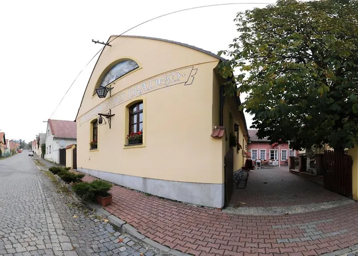 Penzion A Restaurace Nad Hradem *