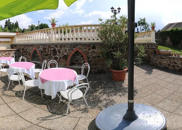 Penzion A Restaurace Nad Hradem *