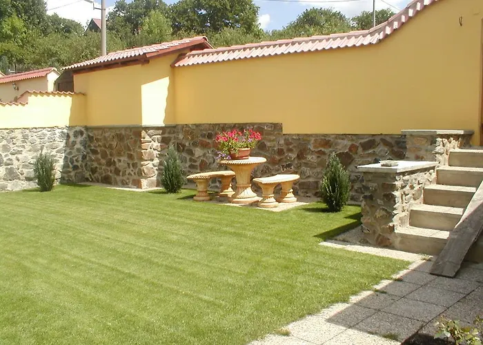 A Restaurace Nad Hradem Maison d'hôtes Křivoklát